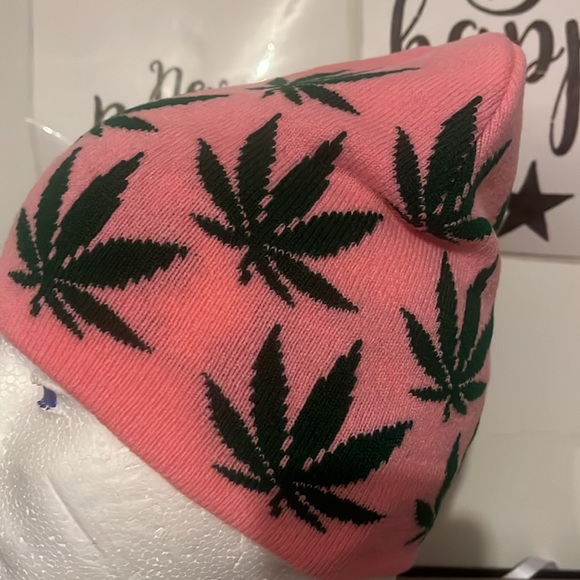 Leafy Pink & Green Beanie Hat NWT Unisex - Picture 6 of 7